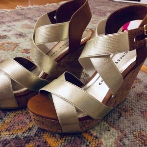 Chinese Laundry Destinee Gold wedge heels